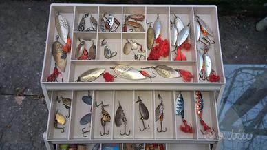 cassetta da pesca con esche vintage da collezione 