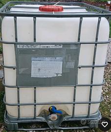 cisterna plastica 1000 LT con base pallet zincato