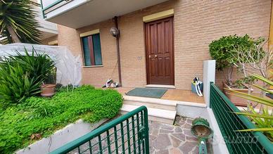 Villetta a schiera di 210 m² con 4 locali e box au
