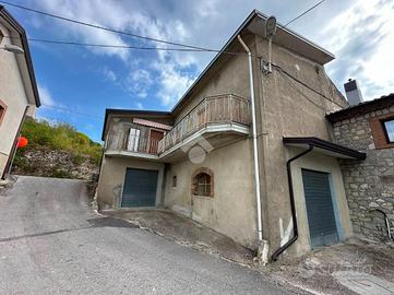 CASA SEMINDIPENDENTE A MONTESARCHIO