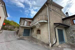 CASA SEMINDIPENDENTE A MONTESARCHIO