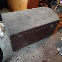 Vecchio baule in legno