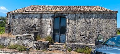 Rustico da ricostruire più terreno con vista Etna