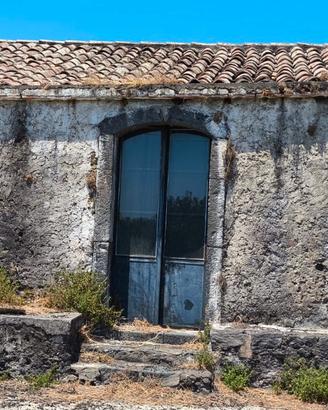 Rustico da ricostruire più terreno con vista Etna