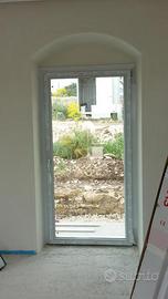 Infisso in Pvc grigio chiaro con allarme