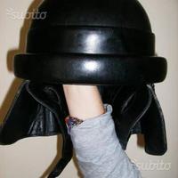 Antico casco per vespa d'epoca