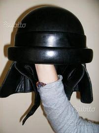 Antico casco per vespa d'epoca