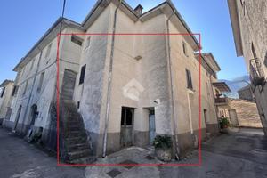 CASA SEMINDIPENDENTE A VILLA LATINA