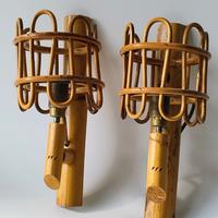 Coppia di applique a lanterna in bambù e rattan.