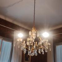 Lampadario antico a gocce di cristallo 