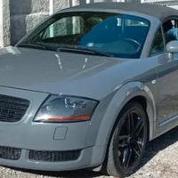 AUDI TT 225 cabrio da vetrina