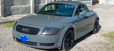 AUDI TT 225 cabrio da vetrina
