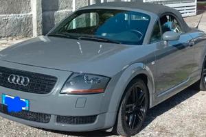 AUDI TT 225 cabrio da vetrina