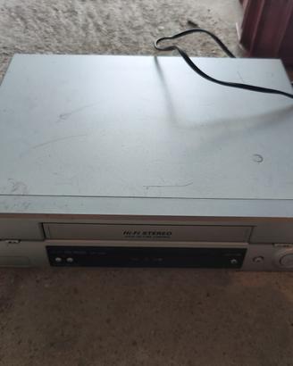 VIDEOREGISTRATORE VHS JVC