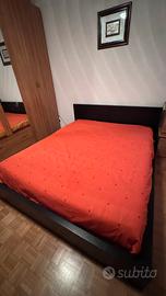 Letto nero matrimoniale
