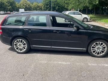 Volvo v50 con gancio traino omologato