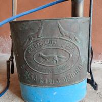 Pompa antica irroratrice in rame