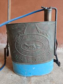 Pompa antica irroratrice in rame