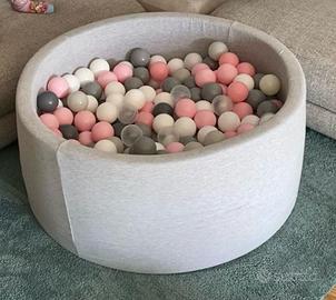 Piscina per bambini con palline