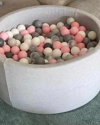 Piscina per bambini con palline