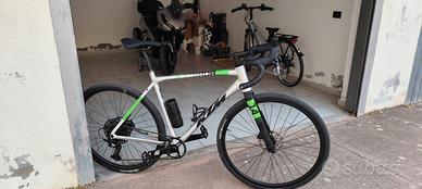 Gravel KTM STRADA 15 PRO con misuratore potenza