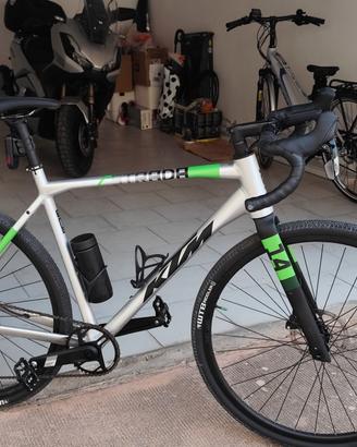 Gravel KTM STRADA 15 PRO con misuratore potenza