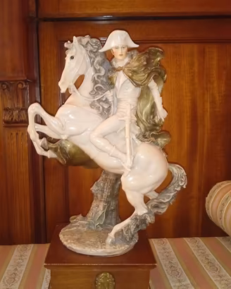 Scultura Napoleone porcellana Capodimonte Armani