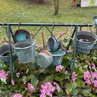 Vecchie pentole/secchi in ferro/rame