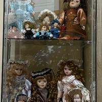 Bambole porcellane con mobile