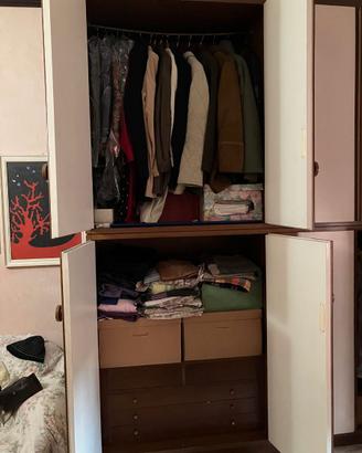 Armadio anni 70 in legno massello