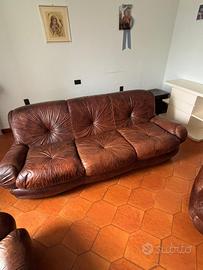 Vendiamo 1 divano e 2 poltrone