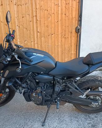 Moto Yamaha MT07