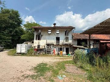 Immobile in asta di 161 m² con più di 5 locali a F