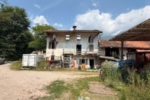 Immobile in asta di 161 m² con più di 5 locali a F