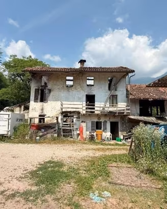 Immobile in asta di 161 m² con più di 5 locali a F