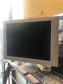 Monitor vari lcd da 15 e 17 pollici