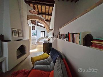 CASA SEMINDIPENDENTE A FOSSATO DI VICO