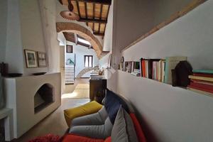 CASA SEMINDIPENDENTE A FOSSATO DI VICO