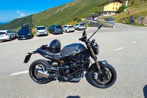 Benelli Leoncino 800
