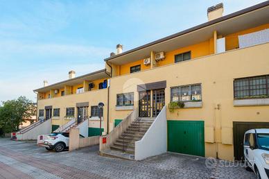 VILLA A SCHIERA A ZOLA PREDOSA