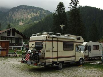Camper vintage Hymer con portamoto omologato