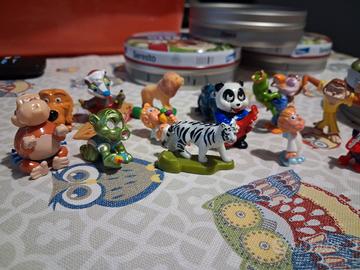 Lotto sorprese Kinder Scimbanzai e altre
