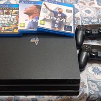 PS4 1tb con  2 joystick originale 4 giochi