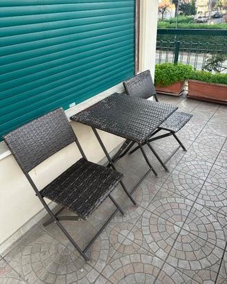 Set giardino: tavolo e 2 sedie pieghevoli