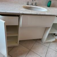 Mobile bagno con piano in marmo grigio