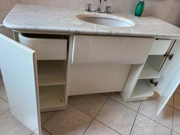 Mobile bagno con piano in marmo grigio