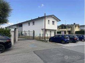 Immobile in asta di 131 m² con 3 locali e box auto