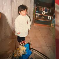 Giovane copywriter praticamente nuovo