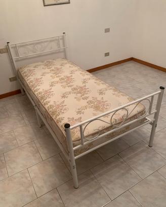 Letto in ferro bianco