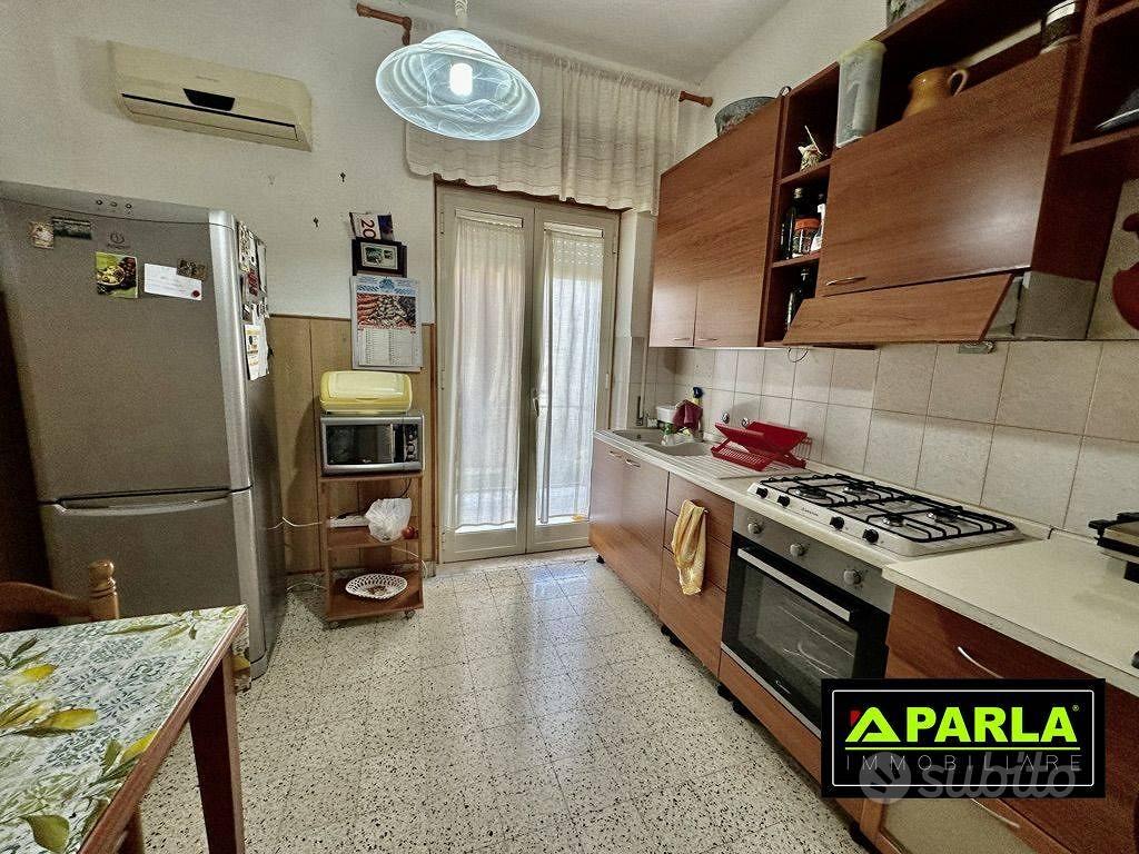 Appartamento di 110 m² con 5 locali e box auto a C - Vista 3
